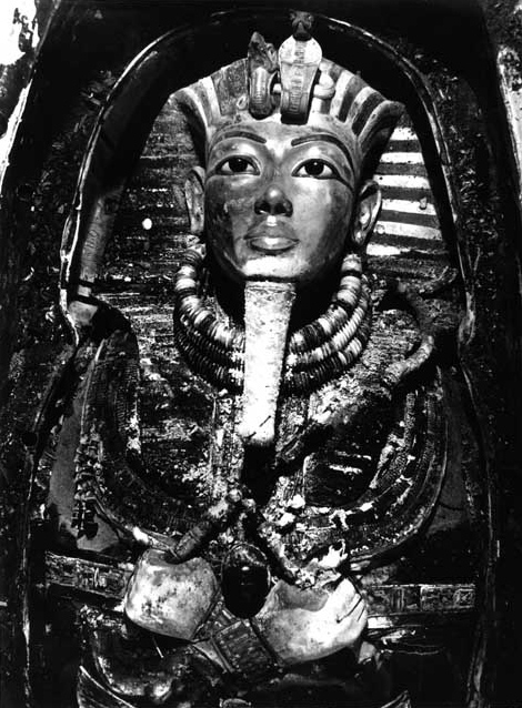 When Tutankhamun’s mask was found, Harry Burton – The Griffith Institute Tutankhamun: Anatomy of an Excavation, The Howard Carter Archives
