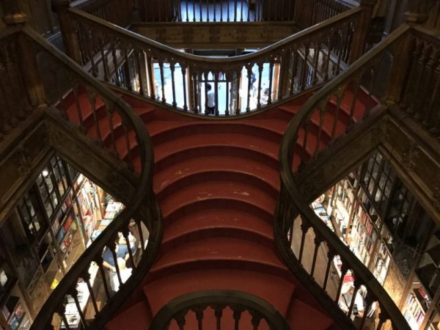 Not only a top selfie spot, the staircase is also the best viewing point for some of the gorgeous carvings