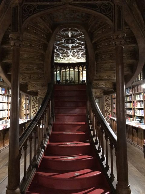 The breathtaking famous staircase, where hundreds of visitors stop for a photograph