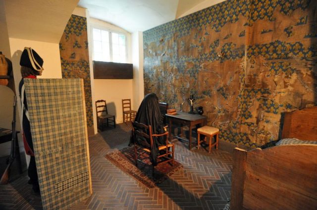 Marie Antoinette’s cell in the Conciergerie where she was allowed no privacy. Photo by Andre lage Freitas CC BY SA 3.0