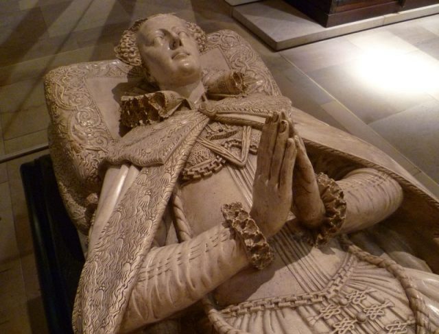 Copy of Mary’s effigy. The original, by Cornelius Cure, is in Westminster Abbey. Photo by Kim Traynor CC BY-SA 3.0