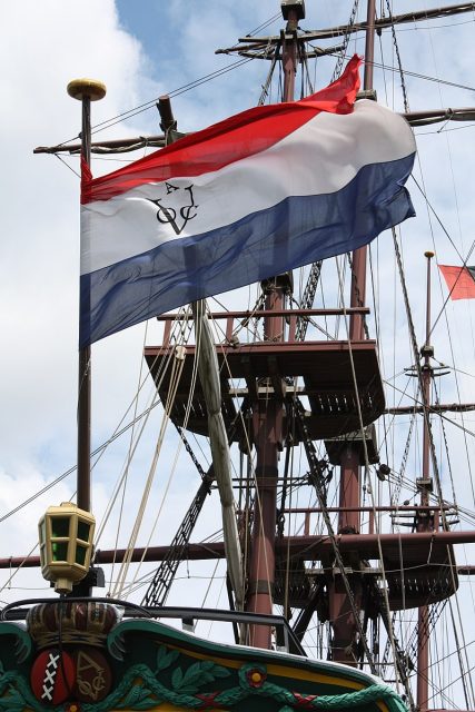 Flag of the VOC (Dutch East India Company) on the replica of the trading ship East Indiaman Amsterdam in Amsterdam. Photo by McKarri CC BY-SA 3.0