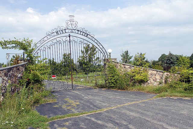 The iron gate with the “iron crown.” Photo by Jack Pearce /Flickr CC BY 2.0