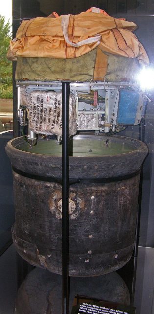 Almaz 3 return capsule (at National Air And Space Museum Washington). Photo by Nova13 CC BY SA 3.0