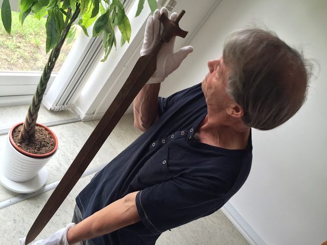 Arne Hedegaard Andersen holds the Bronze Age sword. (Photo: Museum Vestsjælland)