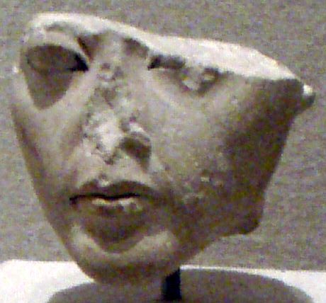 Broken statuette of an 18th dynasty woman believed to be Ankhesenamun. Brooklyn, United States. Photo by Keith Schengili-Roberts CC BY-SA 2.5