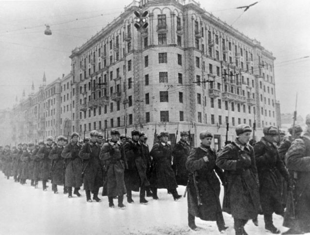 December 1941. Fresh forces going to the front from Moscow. Photo by RIA Oleg Ignatovich CC BY SA 3.0
