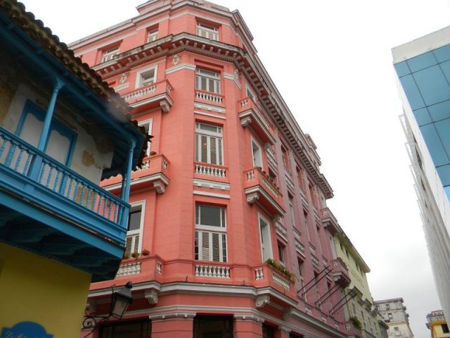 Ernest Hemingway, Hotel Ambos-Mundos room in Havana (Top floor), Cuba, where Hemingway wrote ‘For Whom the Bell Tolls.’ Photo by Laslovarga CC BY-SA 4.0