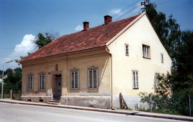 The house in Leonding in Austria where Hitler spent his early adolescence (photo taken in July 2012). Photo by Kim Traynor CC BY-SA 3.0