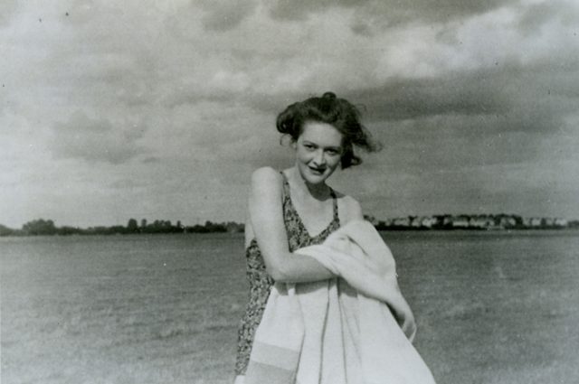 Photograph of the fictitious girlfriend Pam, carried by Martin.