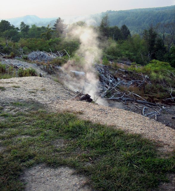 Toxic gas and smoke rising from the ground above the underground fire in 2006. Photo by Jrmski CC BY-SA 2.5