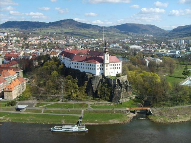 Děčín and Elbe River in 2008.