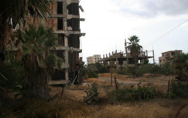 A view of Varosha from the path going to Palm Beach in Famagusta, Cyprus. Photo by Julienbzh35 – CC BY-SA 3.0