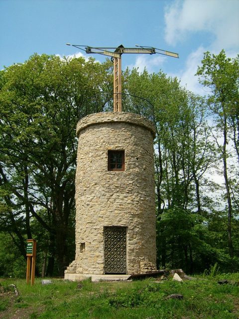 Replica of Claude Chappe’s optical telegraph on the Litermont near Nalbach, Germany Photo by Lokilech CC BY-SA 3.0