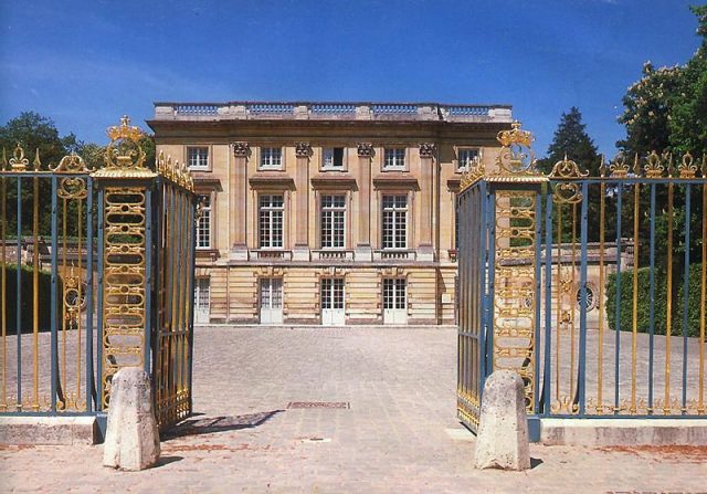Petit Trianon, Versailles. Photo by Kallgan CC BY-SA 3.0