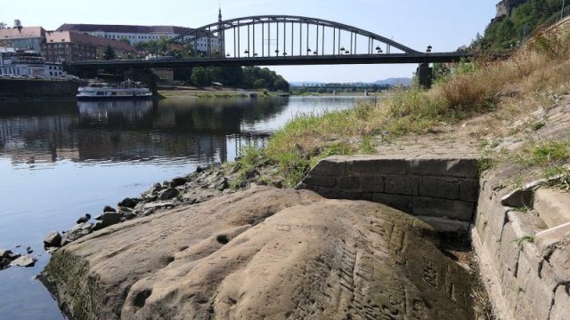 A hunger stone near Decin. Photo by Dr. Bernd Gross CC BY-SA 3.0