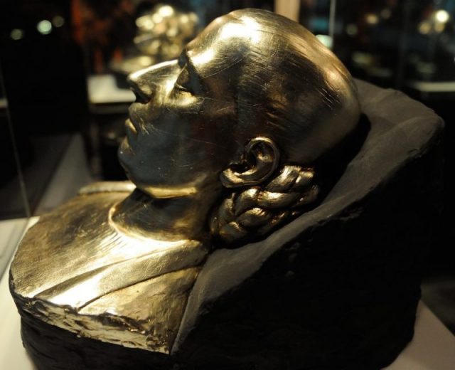 A cast of the death mask of Eva Peron, aka Evita, at Buenos Aires. Photo by Tim Adams CC BY 2.0