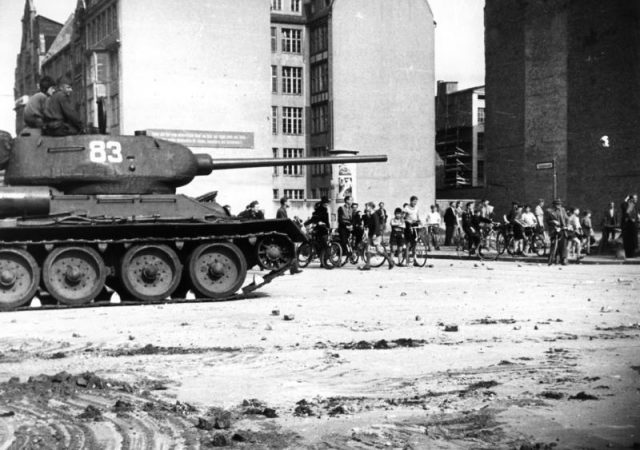 A Soviet T-34/85 tank in East Berlin, June 17, 1953. Photo by Bundesarchiv, B 145 Bild-F005191-0040 / CC-BY-SA 3.0