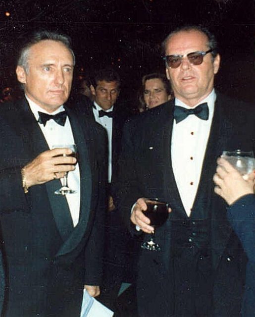 Dennis Hopper and Jack Nicholson at the 62nd Academy Awards, March 26, 1990. Photo by Alan Light CC BY 2.0