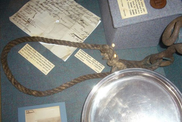 Hanging noose used at public executions outside Lancaster Castle, c. 1820–1830. Photo by Nabokov CC BY-SA 3.0