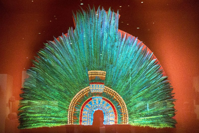 Modern reproduction of the Aztec feather headdress attributed to Moctezuma II exhibited at the Museo Nacional de Antropología e Historia, Mexico City. Photo by Thomas Ledl CC BY-SA 4.0