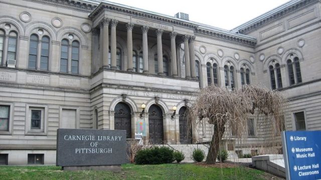 Front entrance of the Carnegie Library of Pittsburgh. Photo by Shizzy9989 CC BY-SA 3.0