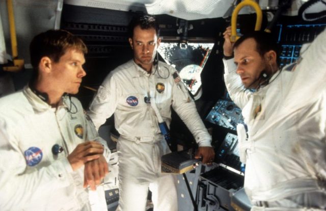 Kevin Bacon, Tom Hanks, and Bill Paxton talking in ship in a scene from the film ‘Apollo 13’, 1995. (Photo by Universal/Getty Images)