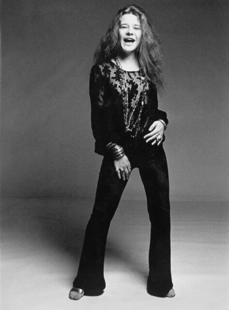 Full-body pic of Janis Joplin.