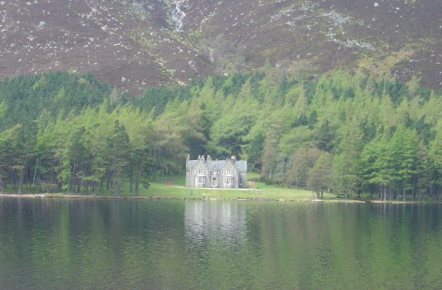 Glas-allt Shiel on the banks of Loch Muick, built on the orders of Queen Victoria as a remote getaway. Photo by Iain Millar CC BY-SA 2.0