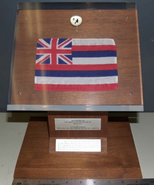 Hawaii Apollo 11 display with 9 inch ruler measurement showing its width. Photo by Luella H.Kurkjian, Historical Records Branch Chief – Hawaii State Archives CC BY-SA 3.0