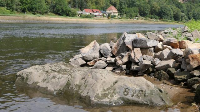 Hunger stone in Ortsteil Pötzscha in August 2018. Photo by Dr. Bernd Gross CC BY-SA 3.0 de