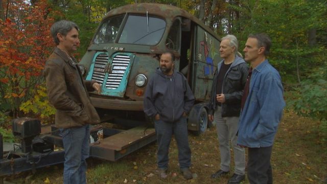 L-R: Mike Wolfe, Frank Fritz, Ray Tabano, and Phil Labee with Aerosmith’s original tour van from HISTORY’s American Pickers. PH_Courtesy of HISTORY /American Pickers