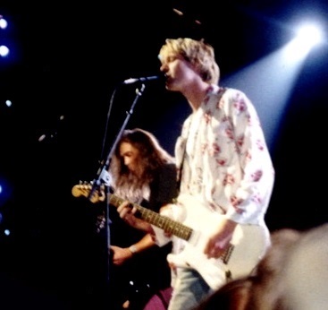 Kurt Cobain (front) and Krist Novoselic (left) live at the 1992 MTV Video Music Awards. Photo by P.B. Rage CC BY-SA 2.0