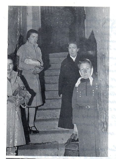 Christine Papin being transferred to the asylum at Rennes, where she later died