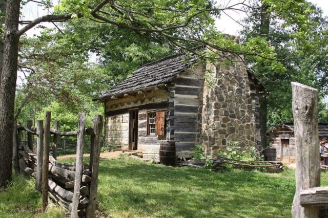Replica of the farm site where Abraham Lincoln lived with his family from 1816 to 1830. Photo by Rene Sturgell CC BY-SA 3.0