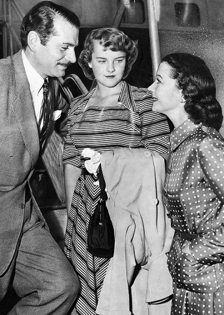 While on vacation in California in 1950, Suzanne Holman (centre) meets stepfather Laurence Olivier and mother Vivien Leigh preparing to film A Streetcar Named Desire (1951).