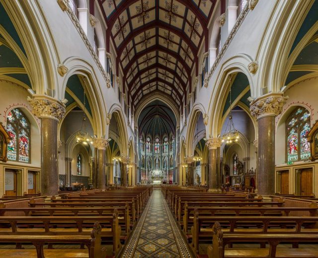 The view of the nave looking north to the altar. Photo by Diliff CC BY-SA 3.0