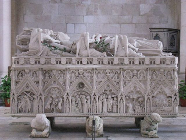 Tomb of the Inês de Castro. Photo by Schwarze engel – Own work CC BY-SA 3.0