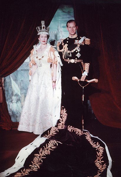 Queen Elizabeth & Prince Philip II 10 x 8 UNSIGNED photo P1016 