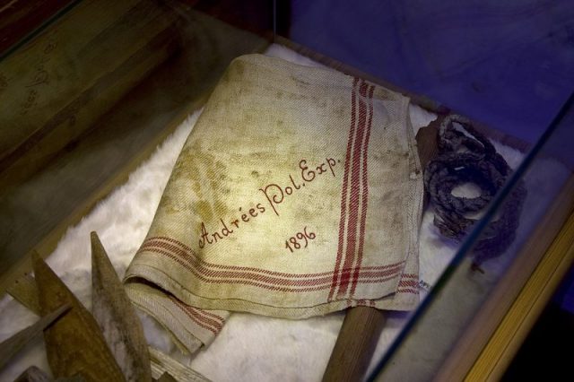A recovered tea-towel (now in the Tromsø polar museum) Photo by Ealdgyth CC BY-SA 3.0
