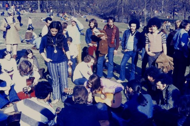 A sunny Easter Sunday 1971 in Central Park, NYC. Photo by Robert Schediwy CC BY-SA 3.0