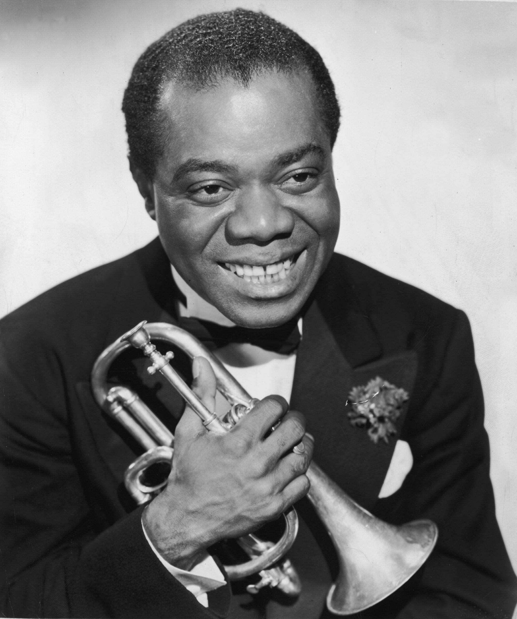 Portrait of louis armstrong smiling holding cornet