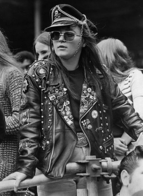 7th August 1972: Wendy Sutcliffe aged 19 years in full biker gear at a Wembley pop festival, London. (Photo by Evening Standard/Getty Images)