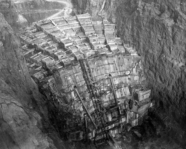 Hoover Dam, 1934. Photo by Bureau of Reclamation CC BY-SA 2.0