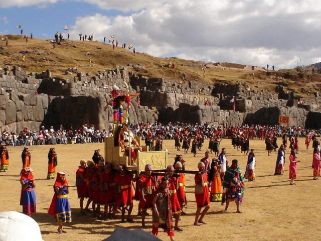 Inti Raymi (Festival of the Sun) at Sacsayhuaman, Cusco. Photo by Cyntia Motta CC BY-SA 3.0