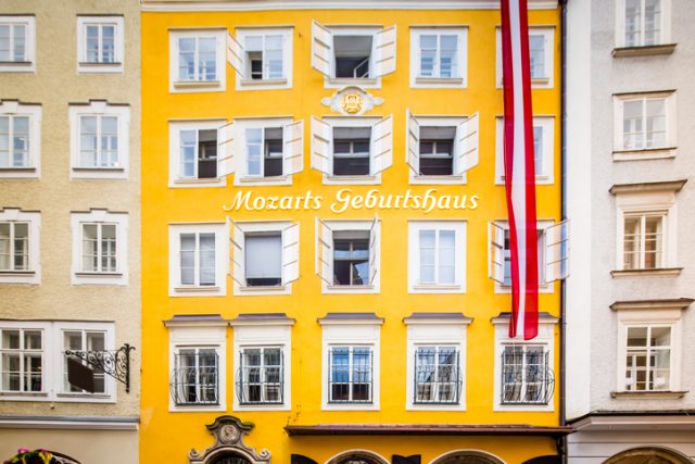 Wolfgang Amadeus Mozart’s Birthplace – the house where Mozart was born – Mozarts Geburtshaus with Austrian Flag in the famous Getreidegasse 9, old town street in Salzburg, Austria.