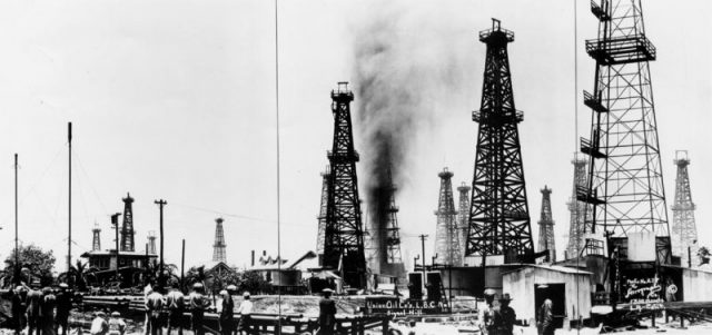 Long Beach oilfield, 1920.