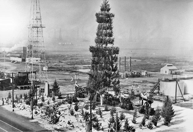 Oil derrick decorated as a Christmas tree, Huntington Beach, 1939. Photo by Orange County archives