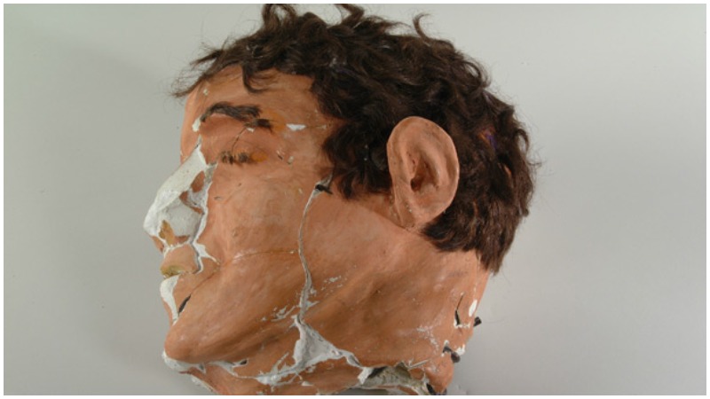 Dummy head used in the escape. 