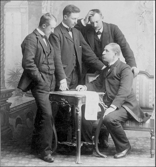 The new crew from 1896, from left to right the reserve Vilhelm Swedenborg, Nils Strindberg, Knut Frænkel, S. A. Andrée.